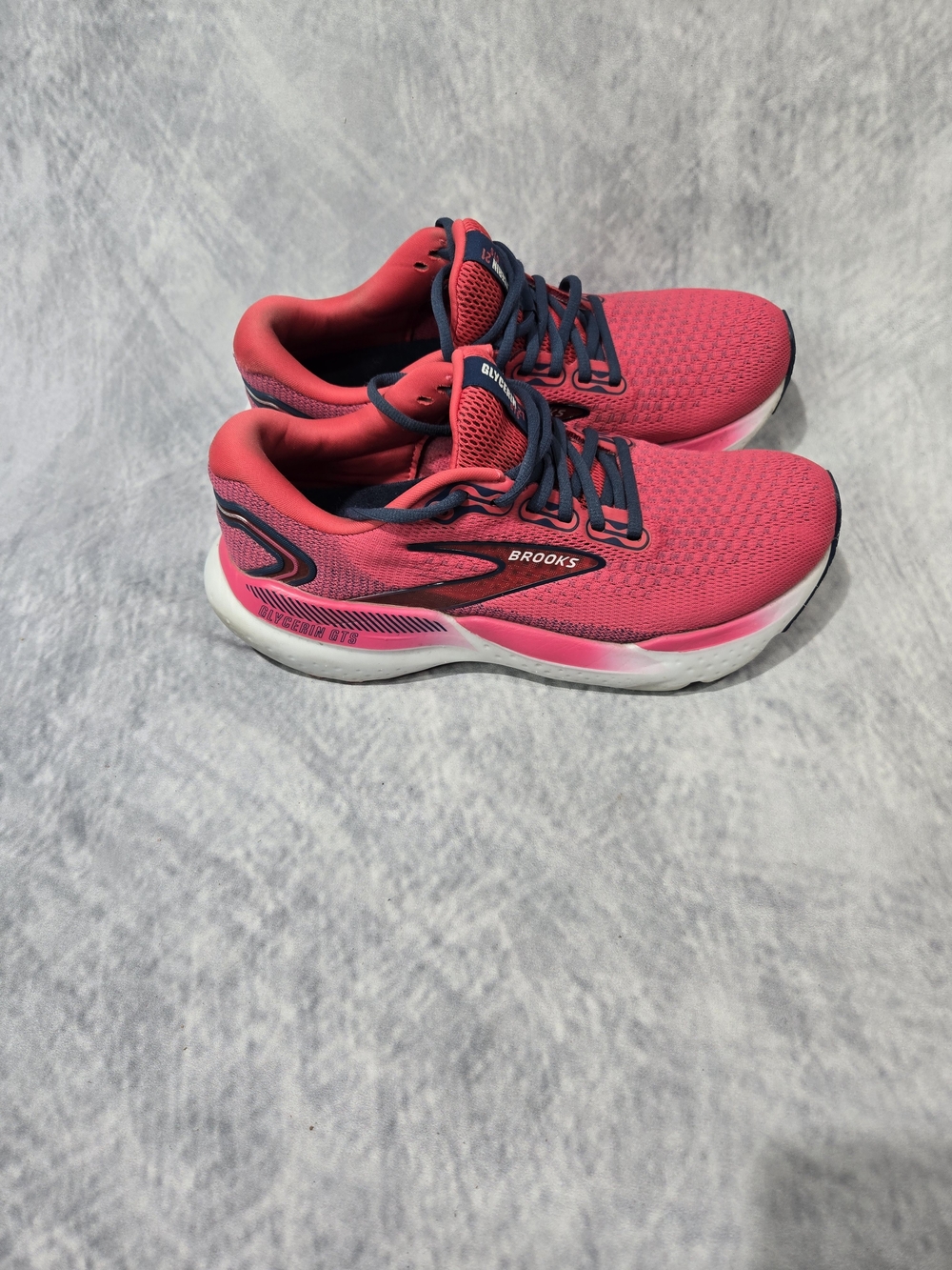 Brooks Glycerin 21 running shoes in a "Raspberry/Estate Blue" colorway